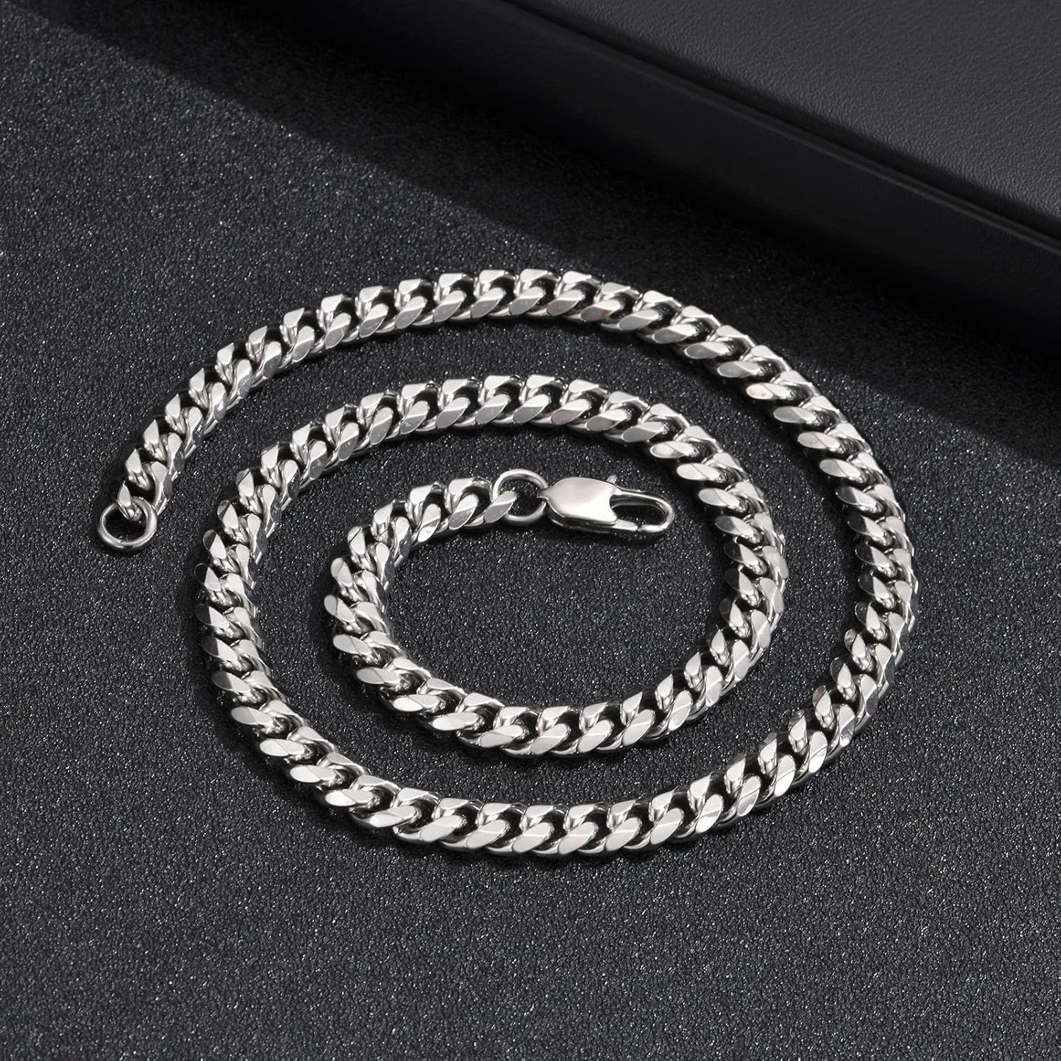 MEALGUET Curb Chain Necklace Gifts for Boys - Men's Cool Hip Hop 8mm Stainless Steel Cuban Link Chain Necklace for Men, Mens Jewelry Gifts for Boys Boyfriend Son Dad Graduation Father's Day,22 Inches